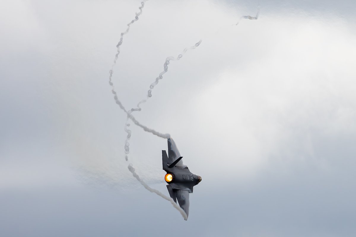 Sabian404's tweet image. Some F-35 action today for the Oregon Air Show