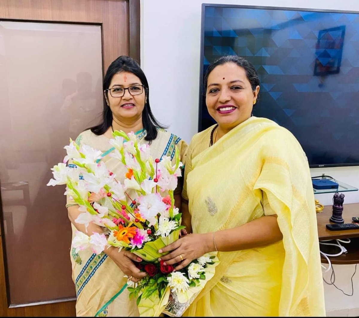Sandhya Sawalakhe (@sandhyainc) on Twitter photo राज्याच्या माजी मंत्री, काँग्रेस कार्यकारिणी सदस्या मा. यशोमतीताई ठाकूर यांना वाढदिवसाच्या हार्दिक शुभेच्छा.
आपणास उदंड व निरोगी आयुष्य लाभो हीच स्वामीचरणी प्रार्थना !
<a href="/AdvYashomatiINC/">Adv. Yashomati Thakur</a>
#happybirthday राज्याच्या माजी मंत्री, काँग्रेस कार्यकारिणी सदस्या मा. यशोमतीताई ठाकूर यांना वाढदिवसाच्या हार्दिक शुभेच्छा.
आपणास उदंड व निरोगी आयुष्य लाभो हीच स्वामीचरणी प्रार्थना !
<a href="/AdvYashomatiINC/">Adv. Yashomati Thakur</a>
#happybirthday