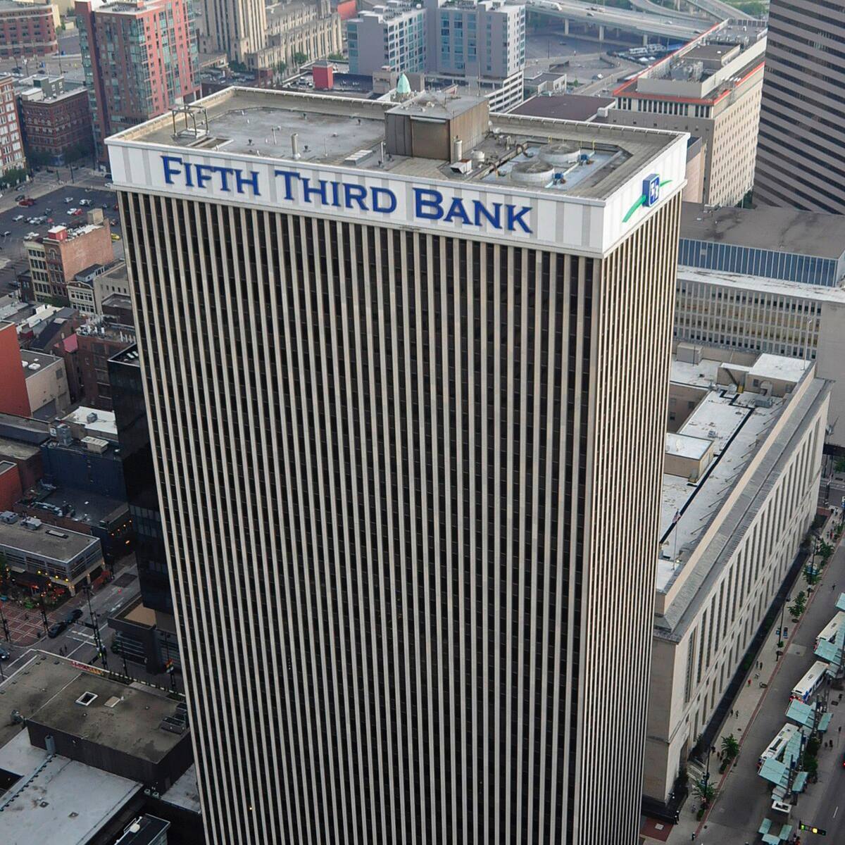 🚨 BREAKING: Cincinnati: il Fifth Third Bank intensifica i piani nel settore crypto grazie a regolamenti più chiari e a una crescente domanda istituzionale.
