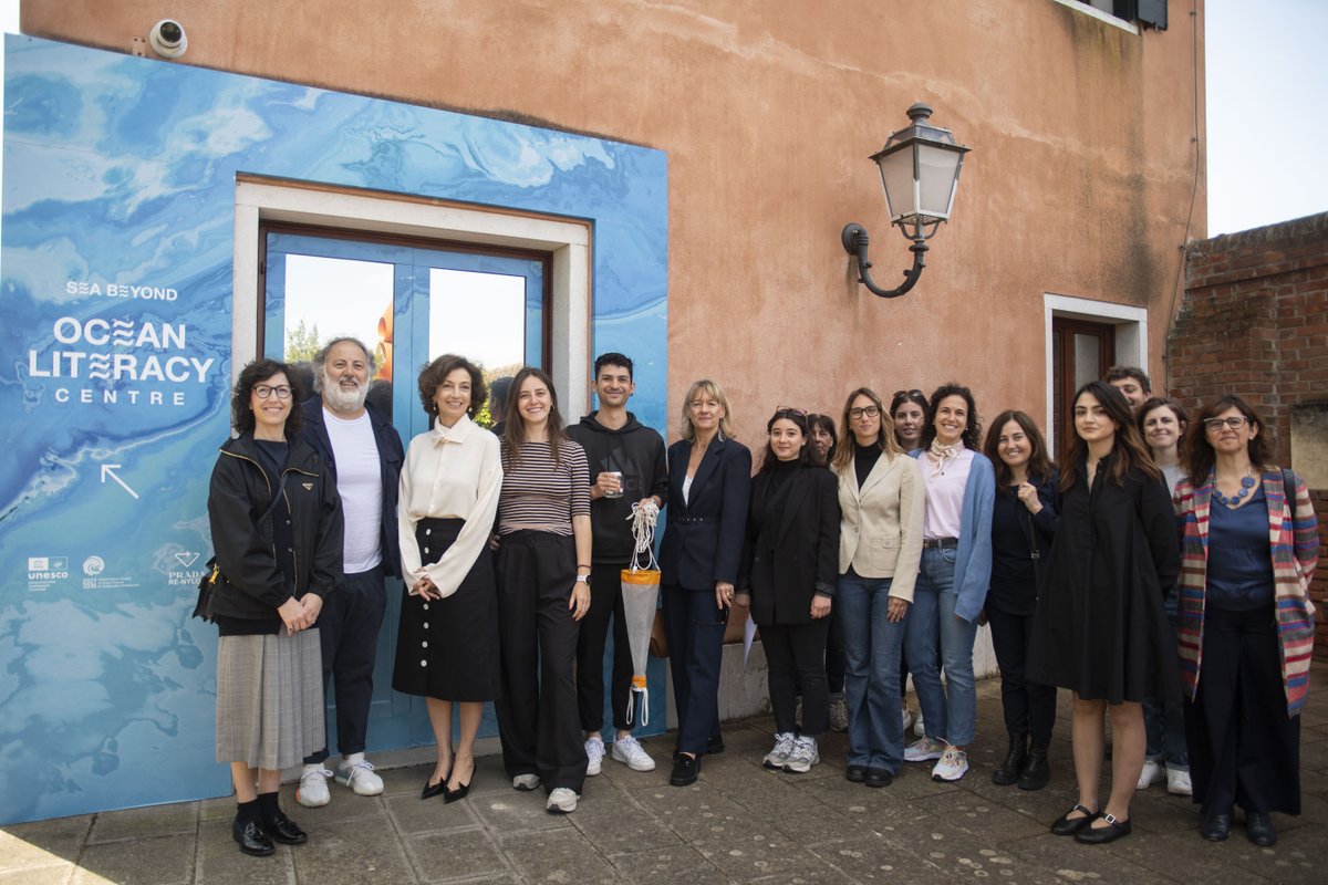 UNESCO_fr's tweet image. Lors de sa mission à Venise, en Italie, la Directrice générale @AAzoulay a visité le centre d’éducation à l’océan #SeaBeyond.

Aux côtés de @prada, l’@UNESCO_fr soutient + de 55 pays pour que la connaissance de l’océan et sa protection soient enseignées à l’école.

#OceanDecade