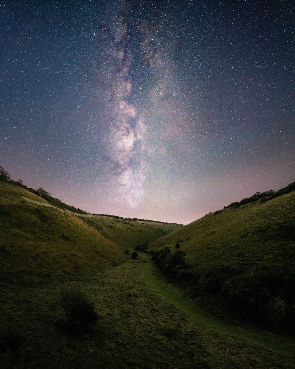 sdnpa's tweet photo. A walk for those looking to #EmbraceTheDarkness 

Despite it's proximity to Brighton, Devil's Dyke is a Dark Sky Discovery Site, making it one of the best places to see the night sky. 

Check out this 3 mile circular 👉 https://t.co/TNzP4Ycguv 

📷 @brighton_photo https://t.co/YoJ3AUmNdM