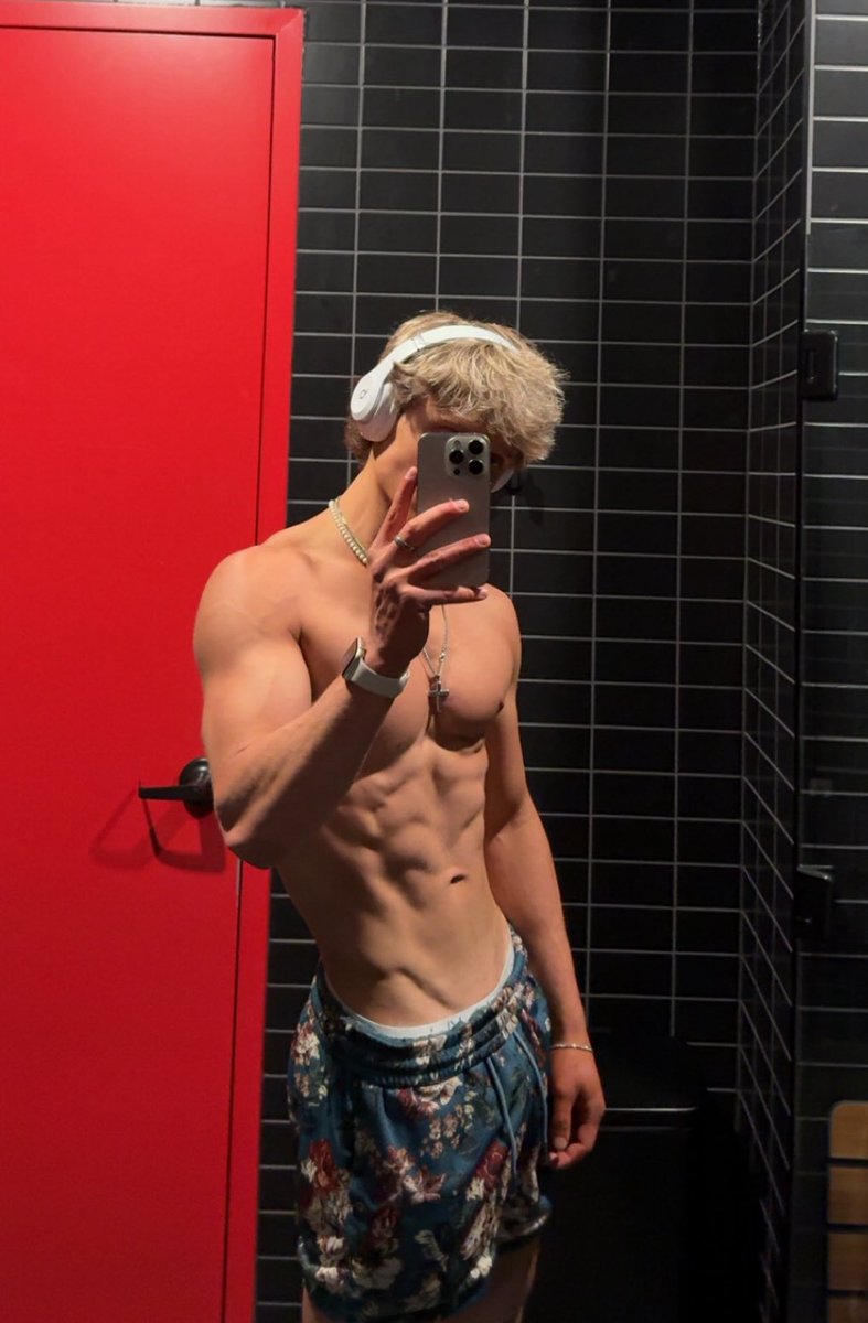 2 fitness coaching slots left!
Dm me if you’re interested in 1:1 coaching with me.
It’s time to get shredded for summer