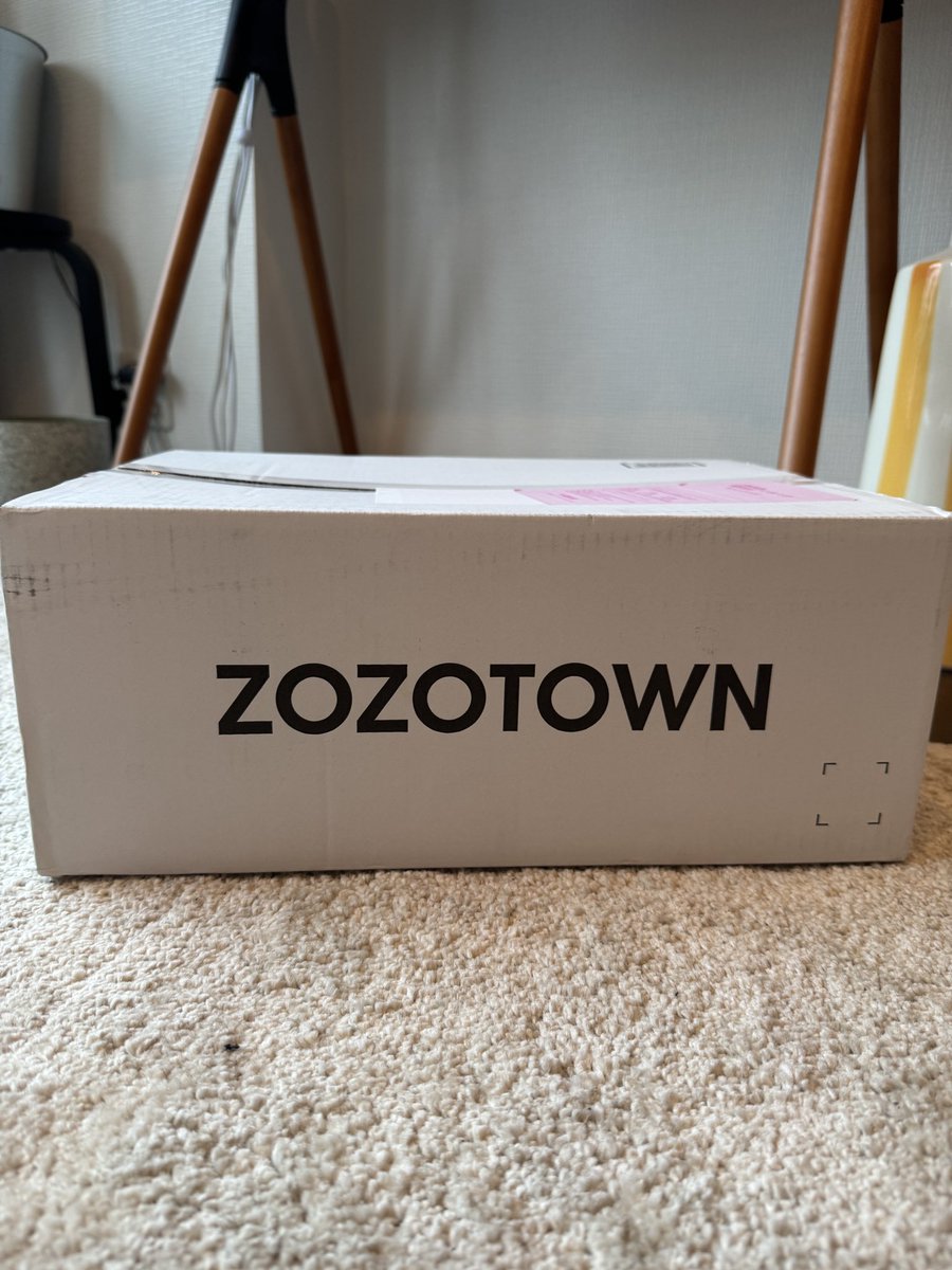 leonard_arceo's tweet photo. 初めて白箱届いたーーー

#ZOZOWEEK箱CP
@zozojp https://t.co/6WWdbRnx9N