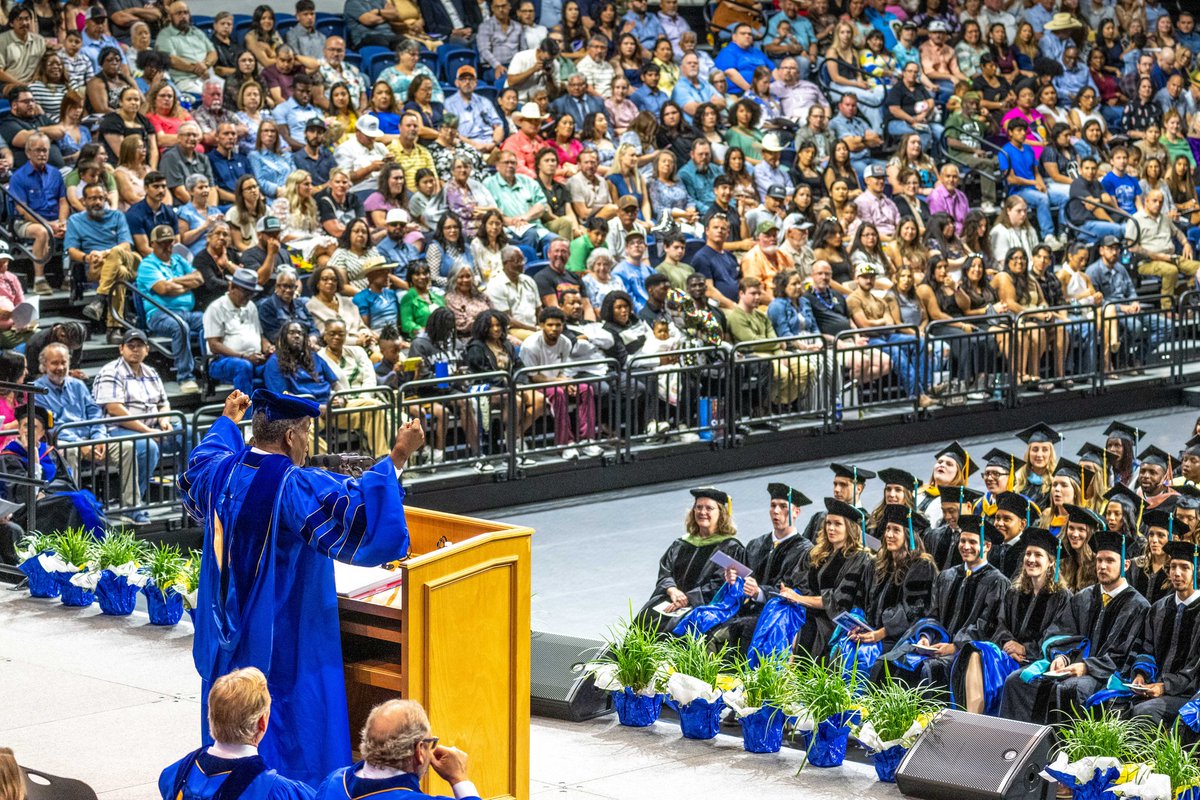 AngeloStatePres's tweet image. Night one is in the books, and what a night it was! Congratulations to all our graduates. The future is brighter because of you, and we can't wait to see how you lead the charge!