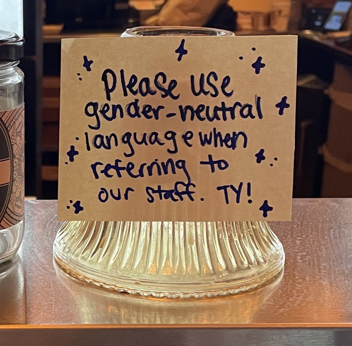 teasslut's tweet photo. pointed this sign out kindly to some customers who she/her’d me and then no one in their group tipped lmao https://t.co/he5lYn7OYP