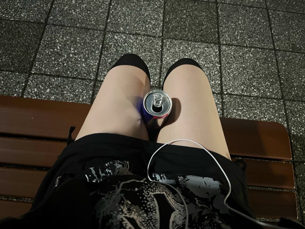 v_9ifu's tweet image. 先生……❤️私様の足コキ、気持ちいいですか〜ん…❓
先生、私様の身長知ってます〜…❓150センチだね 言うまでもない❤️先生より、頭2つ分小さい生徒に〜…❤️気持ちよくほしいなぁ そうに決まってる…‼️って、ナイTNTNゲール、ゥー♪で返事しちゃってます🦪よ〜……❤️