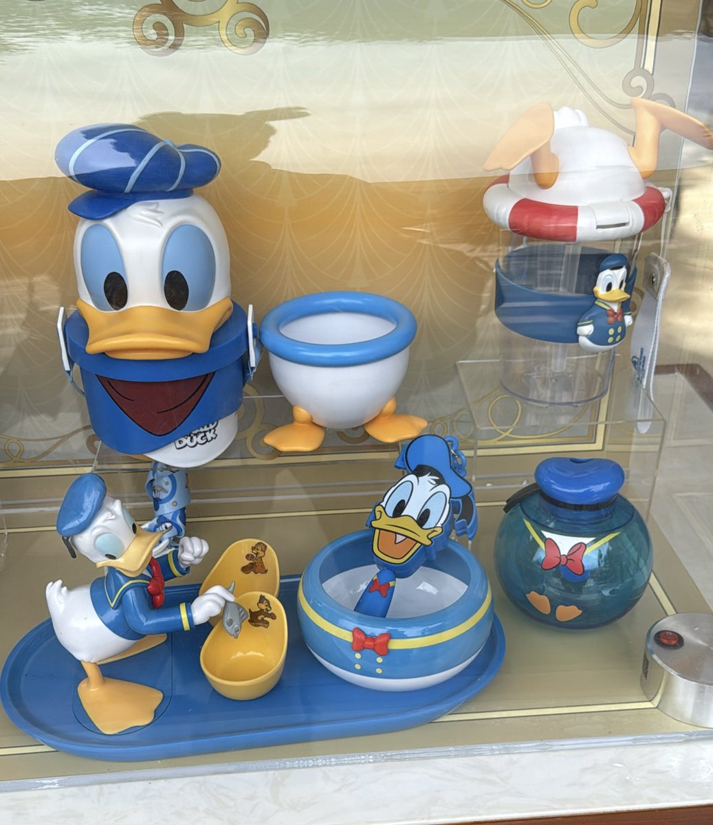 上海ディズニーランドの入園前のディズニータウンにあるドナルドの