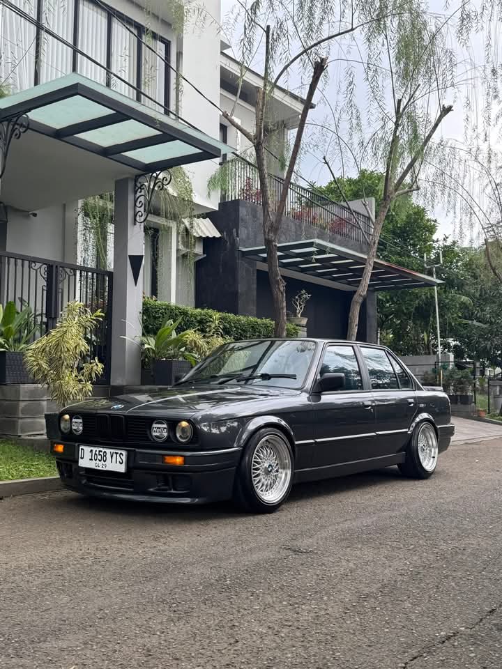 Suka Mobil Tua tweet media