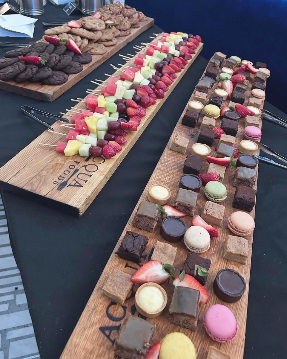 MoVernie's tweet image. So….when have you ever seen a party being hosted at the City Hall?

The ground floor of the City Hall Rotunda was transformed into a party spot with top heavy security control and popo presence.

#NetworkTO #cityoftoronto  #networking #MoVernie #Consensus2025