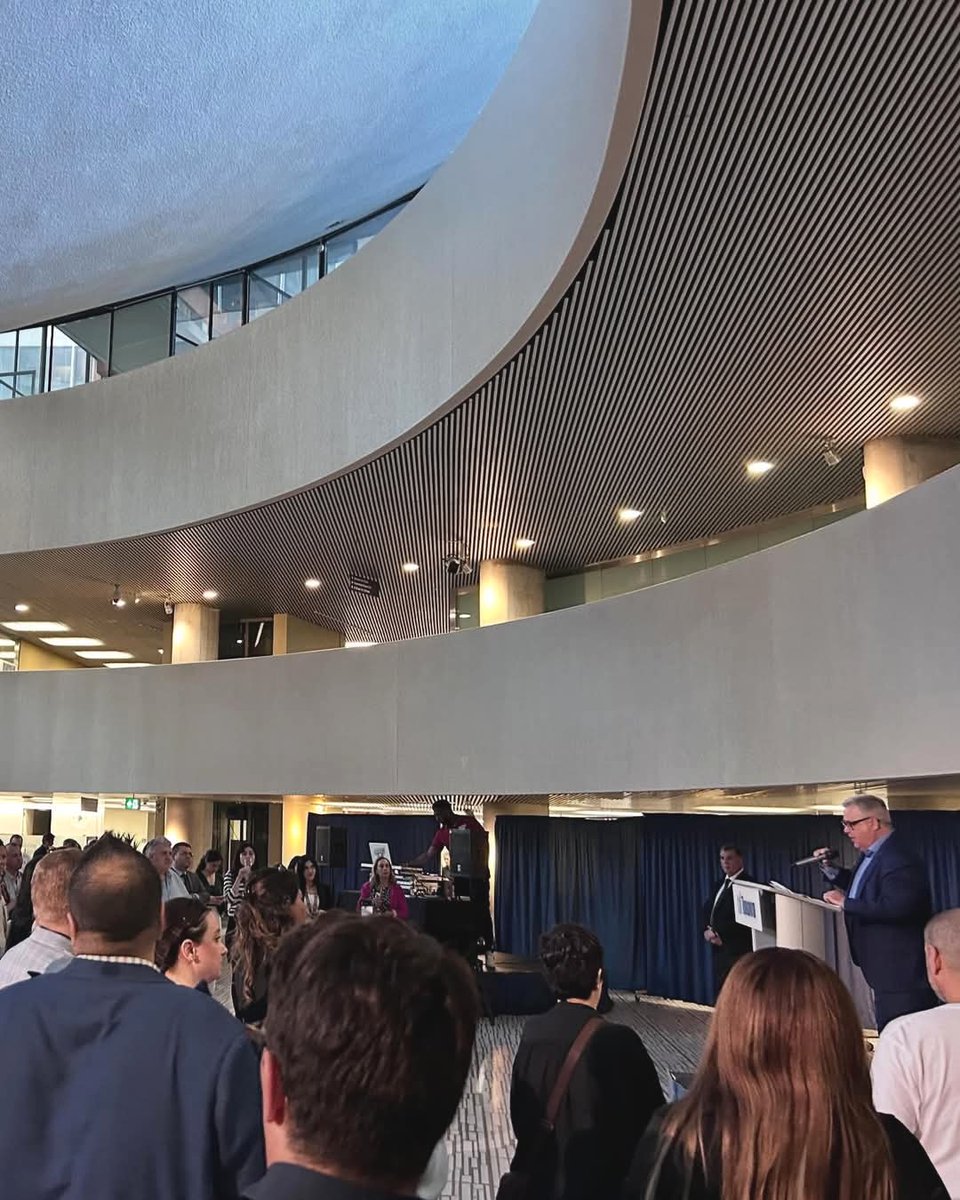 MoVernie's tweet image. So….when have you ever seen a party being hosted at the City Hall?

The ground floor of the City Hall Rotunda was transformed into a party spot with top heavy security control and popo presence.

#NetworkTO #cityoftoronto  #networking #MoVernie #Consensus2025