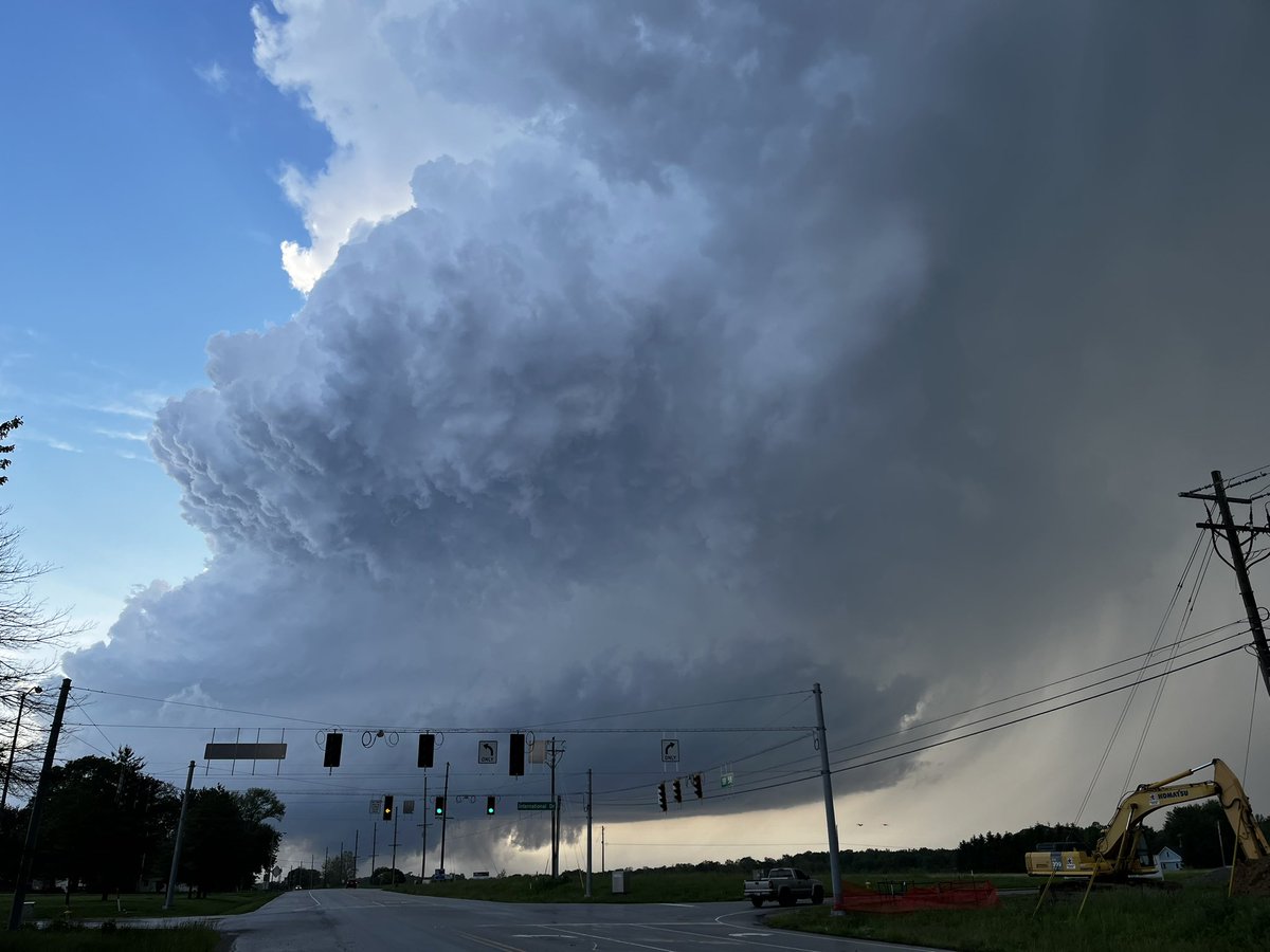 Tornado on the ground coming to to Columbus,IN