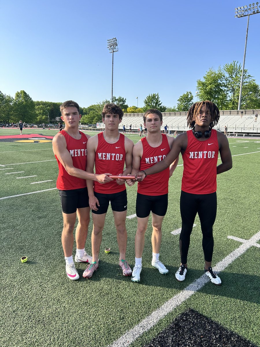 txnypiazza's tweet photo. New school record today in the 4x1 with Tripp, Burns, Myself, and Ogorodnikas with a time of 42.48 https://t.co/hf58n0oi6J