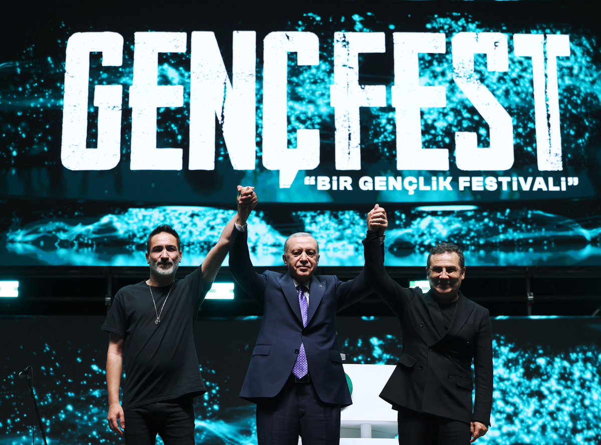 cihanbirsentr's tweet photo. Sabah Diplomasi, Akşam Festival ! 

Liderimiz , Sayın Cumhurbaşkanımızın enerjisi ve aşkı tüm gençlere ilham olmaya devam ediyor🇹🇷

Tüm teşkilatlarımızla unutulmaz bir GENÇFEST  🤩❤️‍🔥 https://t.co/urwPBAwZSz