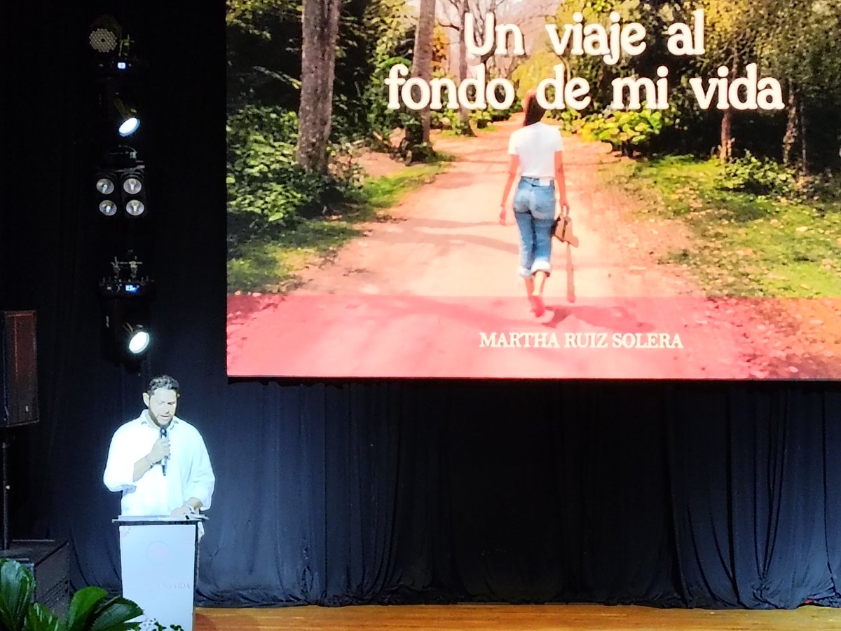 #AHORA
Martha Ruiz Solera hace el lanzamiento de su primera obra literaria, 'Un viaje al fondo de mi vida', la autora cuenta su vivencia en su existencia.
