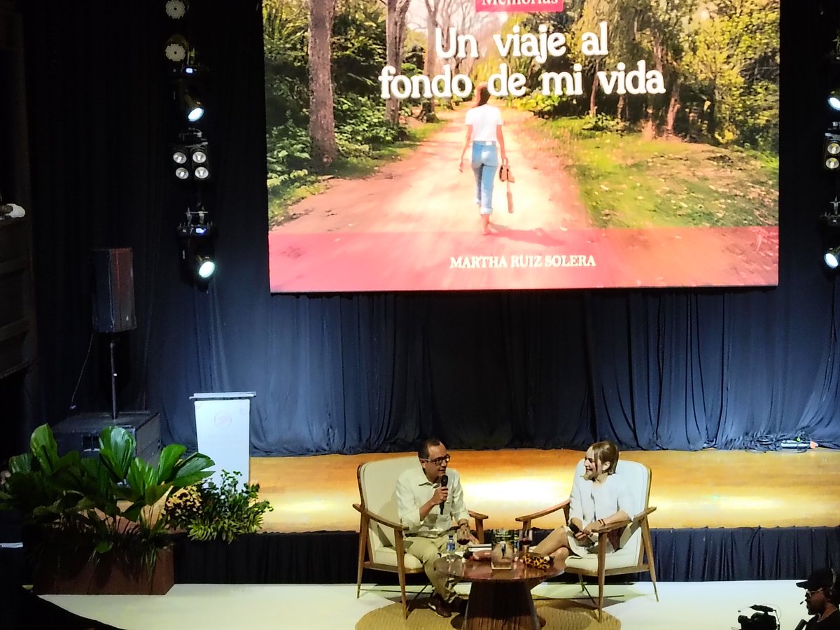 WillyViloria's tweet photo. #AHORA
Martha Ruiz Solera hace el lanzamiento de su primera obra literaria, 'Un viaje al fondo de mi vida', la autora cuenta su vivencia en su existencia. https://t.co/JI51U4oH6f