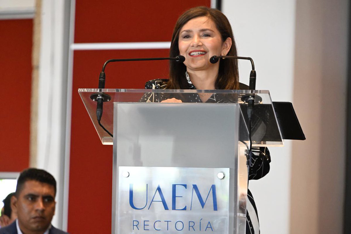 uaemorelos's tweet photo. El SITAUAEM reconoció esta tarde la labor docente en un acto encabezado por la rectora Viridiana Aydeé León Hernández @vaydee , acompañada por la gobernadora Margarita González Saravia @mmargarita_gs y el secretario del sindicato, Mario Cortés Montes #UAEM #OrgulloAcadémico https://t.co/88PHC5eIKW
