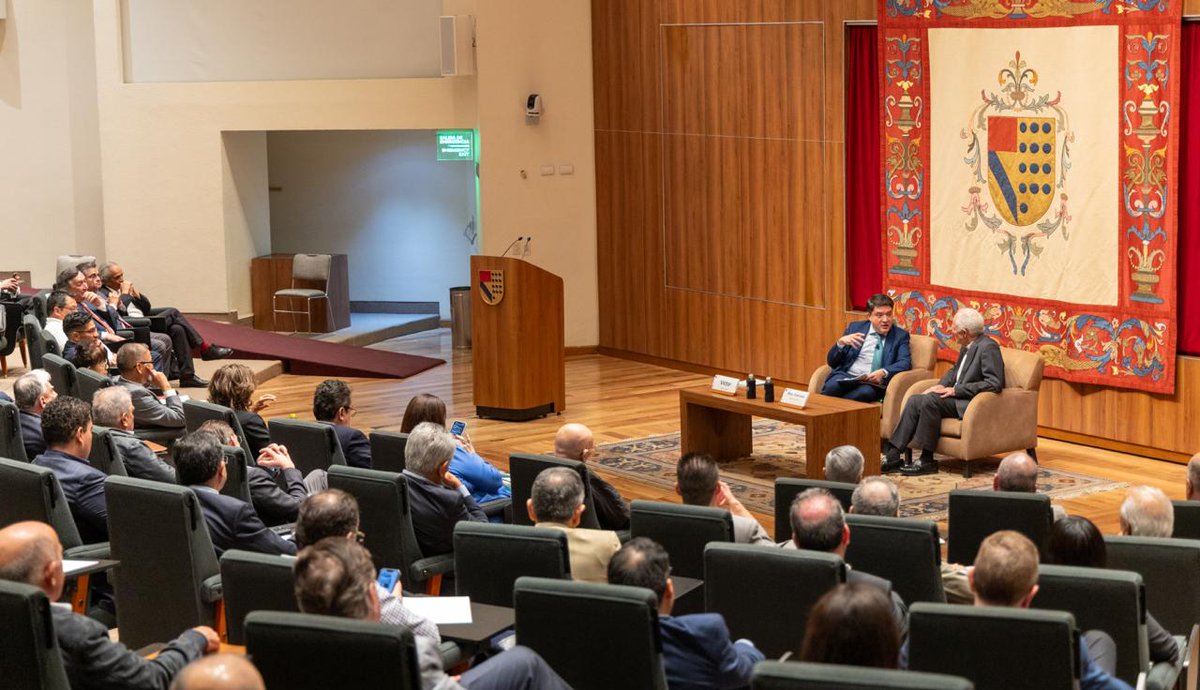 IPADE BusinessSchool (@ipade) on Twitter photo En el marco del 15° aniversario luctuoso del Dr. Carlos Llano, se realizó la sesión: “El empresario ante el miedo: entre la incertidumbre internacional y el vértigo político”, con Víctor Isolino (<a href="/UPInstitucional/">Universidad Panamericana</a>) y el P. Francisco Ugarte. Gracias por acompañarnos.
#IPADE En el marco del 15° aniversario luctuoso del Dr. Carlos Llano, se realizó la sesión: “El empresario ante el miedo: entre la incertidumbre internacional y el vértigo político”, con Víctor Isolino (<a href="/UPInstitucional/">Universidad Panamericana</a>) y el P. Francisco Ugarte. Gracias por acompañarnos.
#IPADE