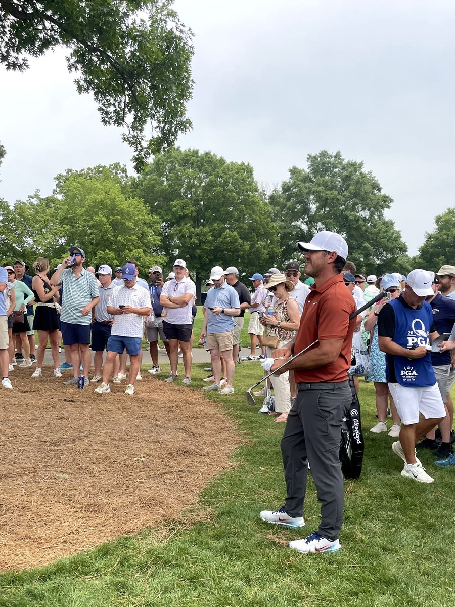 rrmcphers's tweet photo. sunshine, snacks, and spectating at @PGAChampionship ⛳️☀️ https://t.co/n3vqlzqgCb