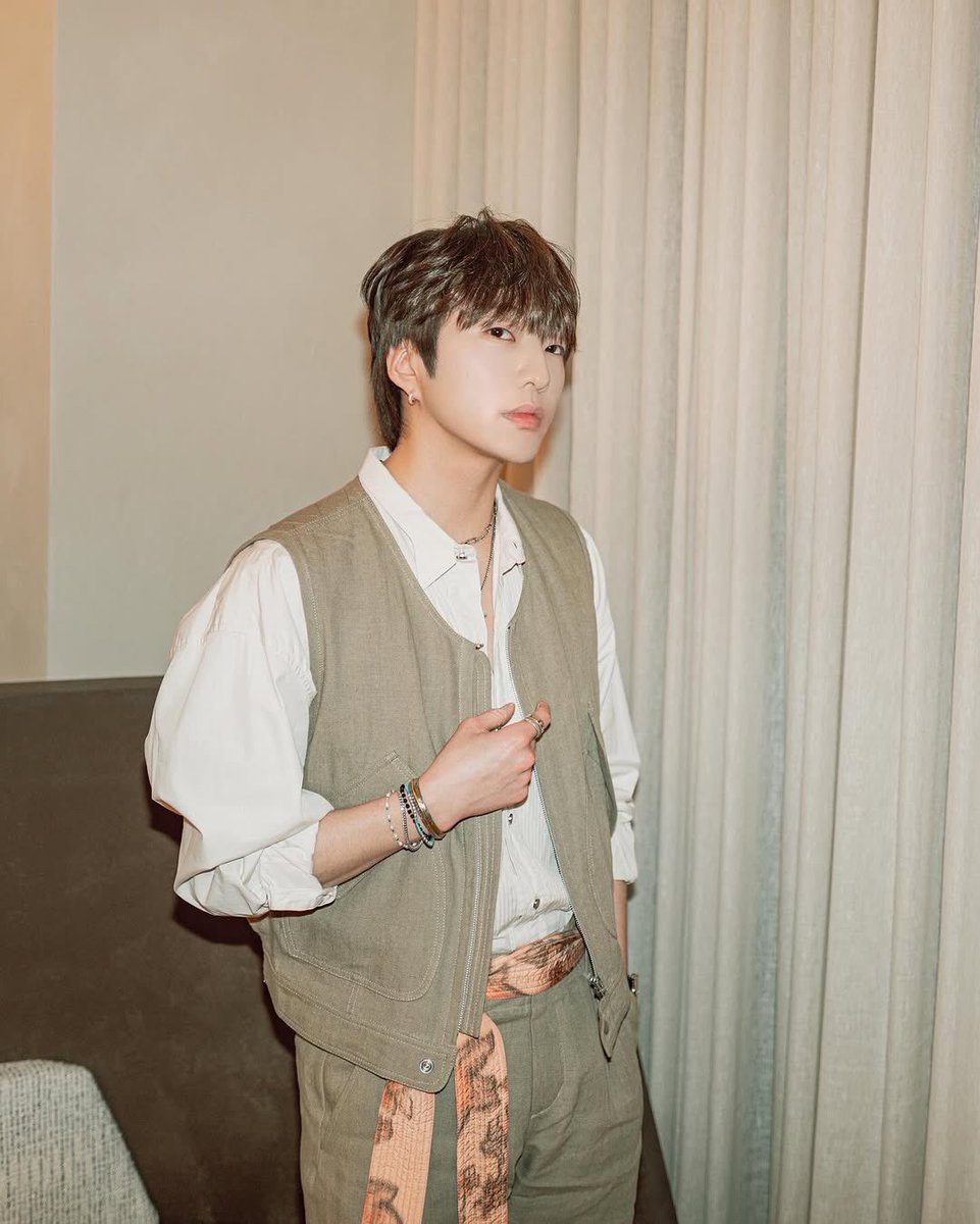 나진짜 엡데때 사진인줄 알았잖아
그 때의 얼굴을 하고계심