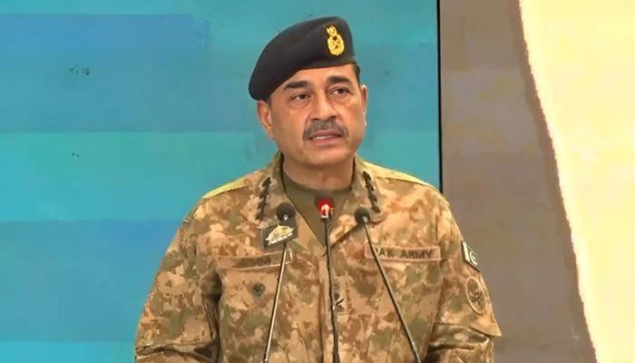 پوری قوم نے متحد ہو کر دشمن کا مقابلہ کیا، جیسے ہمارے میڈیا نے جواب دیا اس پر فخر ہے۔۔۔۔ آرمی چیف