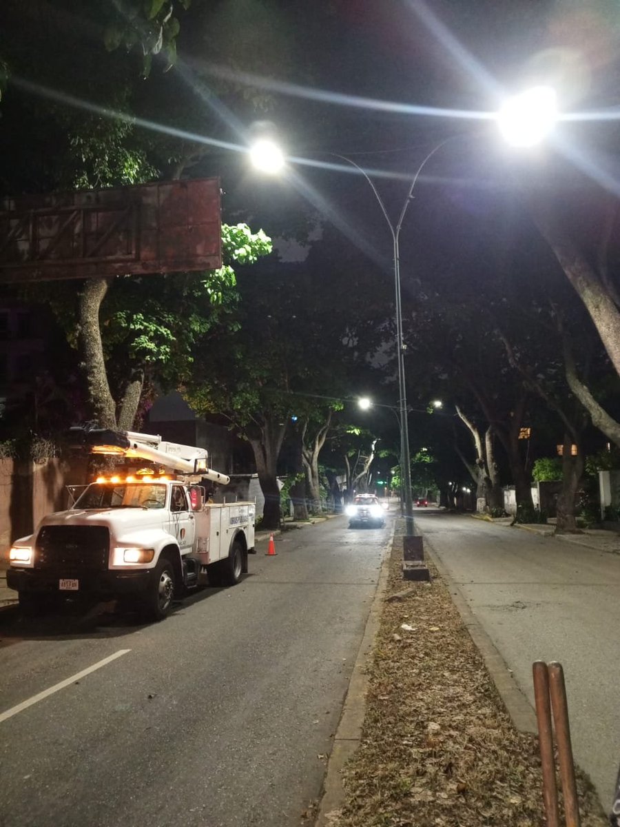 Alcaldía de Chacao (@chacao) on Twitter photo Nuestro equipo de <a href="/movilidadchacao/">Movilidad Urbana</a> llevó a cabo la reparación de falla de alumbrado público en la Avenida Eugenio Mendoza, en La Castellana, en la jornada de este jueves #15Mayo.
Sin descanso, seguimos, #TrabajandoXChacao Nuestro equipo de <a href="/movilidadchacao/">Movilidad Urbana</a> llevó a cabo la reparación de falla de alumbrado público en la Avenida Eugenio Mendoza, en La Castellana, en la jornada de este jueves #15Mayo.
Sin descanso, seguimos, #TrabajandoXChacao