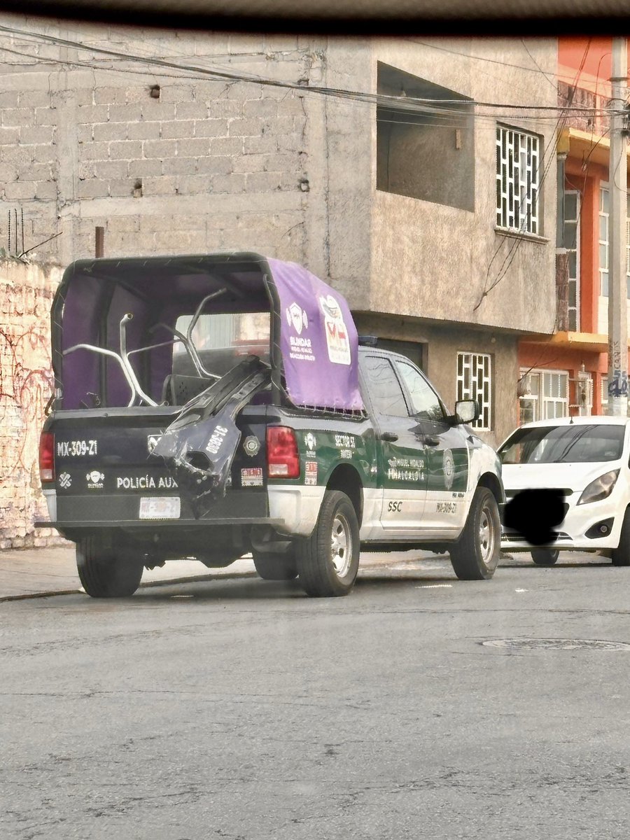 DenisDeJesusH's tweet photo. @SSC_CDMX @BlindarMH @AtencionBMH @AlcaldiaMHmx @mauriciotabe 
Encontramos dos patrullas de la alcaldía Miguel Hidalgo muy lejos de su jurisdicción. En calle Av. Granjas , Jardines de cerro gordo , Ecatepec de Morelos. https://t.co/EHaZLfurdG