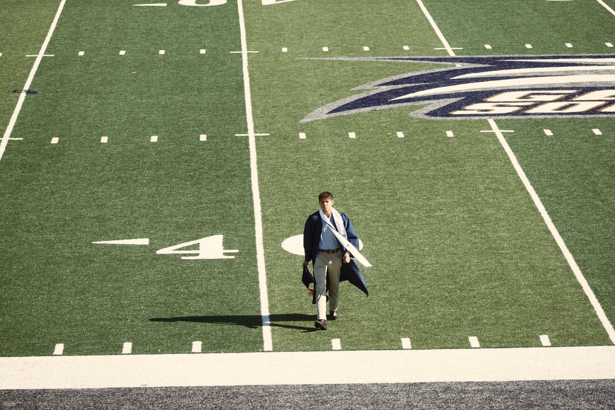 abrahamvlencia's tweet photo. Graduated college yesterday! #HailSouthern #GATA https://t.co/WdeSMi9ATe