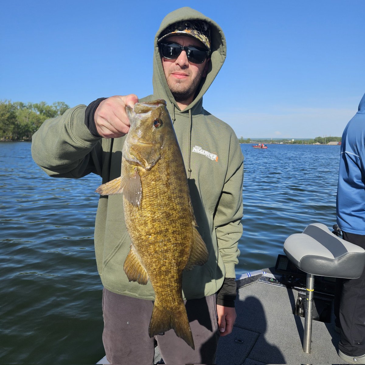 From the show at SFT Tackle this spring and doing the seminars, I met Rob and Taylor, who I got the treat of fishing with today.  We got two new PBs at 5.38 and 4.75, as well as new PBs for 2/3 from our afternoon crew of Cody, James, and Derek of 4.74 and 4.61 🎣.