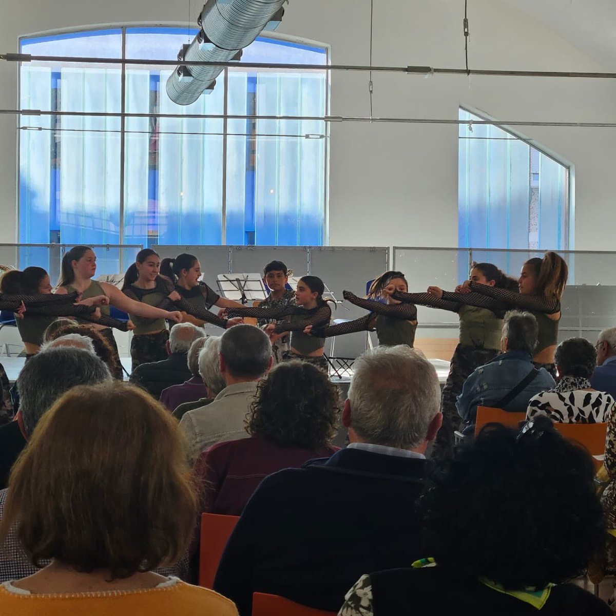 Espectacular gala la d'esta tarde nel Aula Cultural Onofre Rojo pa pesllar los actos con motivu del centenariu de l'Academia Juan José Calvo Miguel de Sotrondio col Conservatoriu Valle del Nalón, grupu Bailamos de Llangréu y Coral San Martín de Sotrondio.