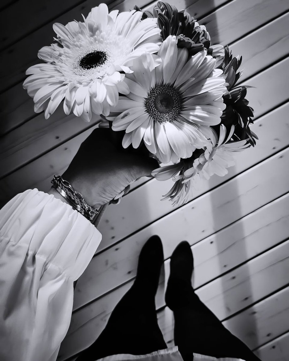 _LauraLacroix's tweet photo. “𝘞𝘪𝘵𝘩𝘰𝘶𝘵 𝘴𝘦𝘯𝘴𝘪𝘵𝘪𝘷𝘪𝘵𝘺 𝘰𝘧 𝘩𝘦𝘢𝘳𝘵, 𝘸𝘦 𝘤𝘢𝘯𝘯𝘰𝘵 𝘵𝘰𝘶𝘤𝘩 𝘩𝘦𝘢𝘳𝘵𝘴.”
«𝘚𝘢𝘯𝘴 𝘴𝘦𝘯𝘴𝘪𝘣𝘪𝘭𝘪𝘵é 𝘥𝘶 𝘤œ𝘶𝘳, 𝘯𝘰𝘶𝘴 𝘯𝘦 𝘱𝘰𝘶𝘷𝘰𝘯𝘴 𝘵𝘰𝘶𝘤𝘩𝘦𝘳 𝘭𝘦𝘴 𝘤œ𝘶𝘳𝘴.»
♡ By me. Par moi
#Poem #Poesy #Poetry
#Byme #Writer #Words https://t.co/g73FxVuMD6