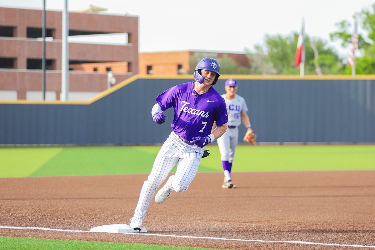 TarletonBase's tweet image. TYSON HITS A BOMB TO LEAD OFF GAME TWO🔥