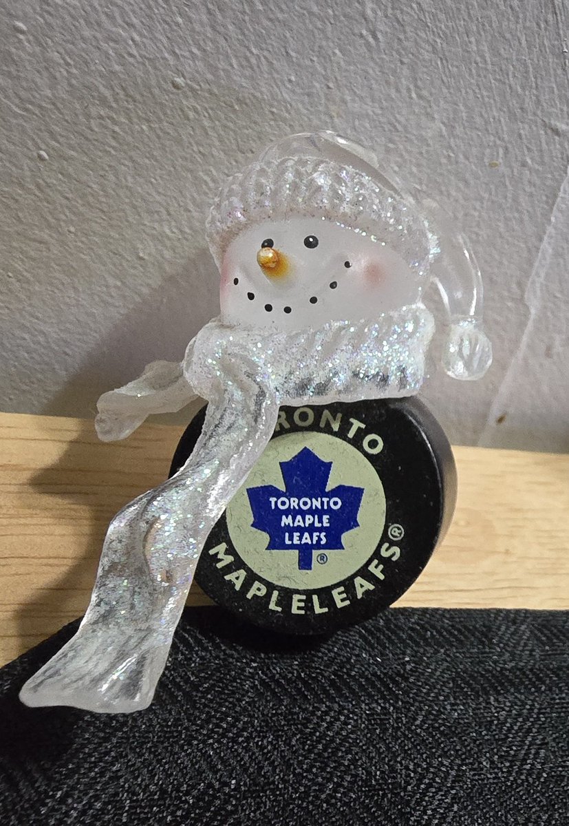 OakleyInk's tweet photo. #GoLeafsGo
#LeafsForever
#LeafsVsPanthers
#GameSix
#StanleyCupPlayoffs
My Maple Leaf snowman says hello!!!
💙🤍 https://t.co/2HqiGcIASy