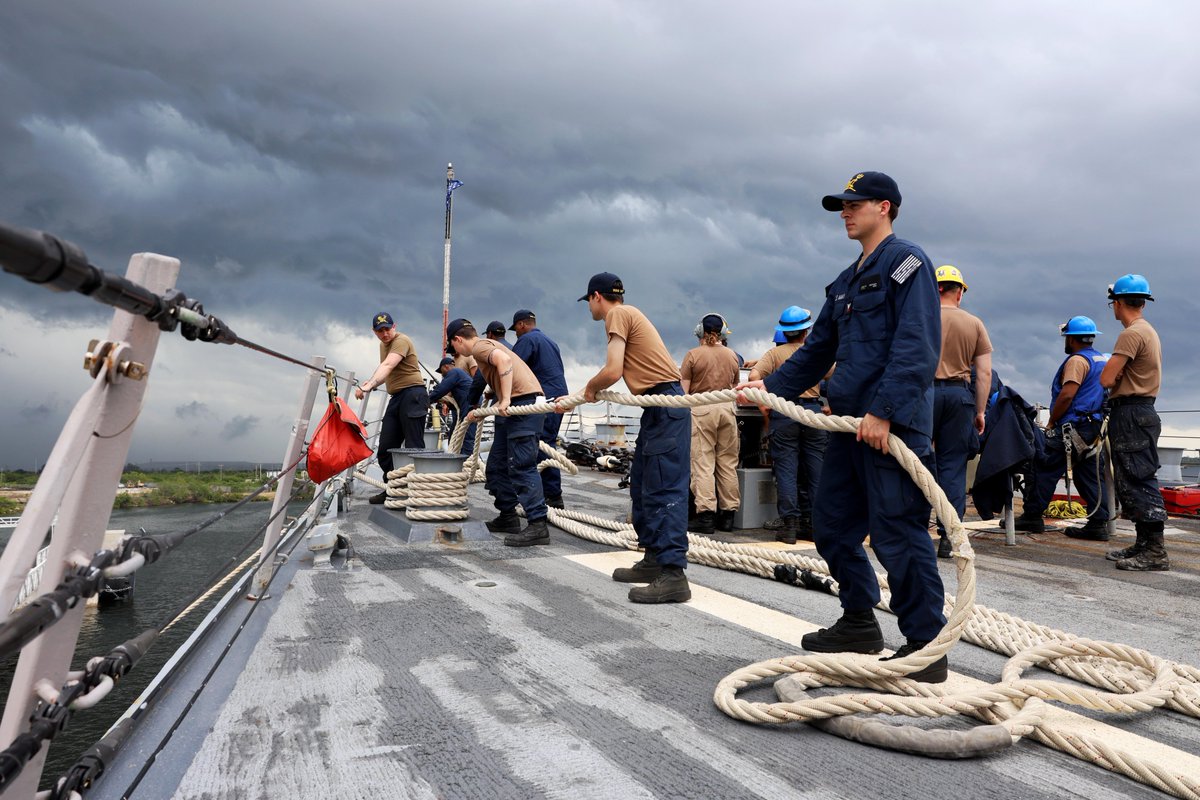 USS Gravely (DDG 107) underway from Tampa! Supporting #USNORTHCOM maritime homeland defense, working with @USCoastGuard to counter illegal activity &amp; bolster border security.

#SouthernBorder #BorderSecurity