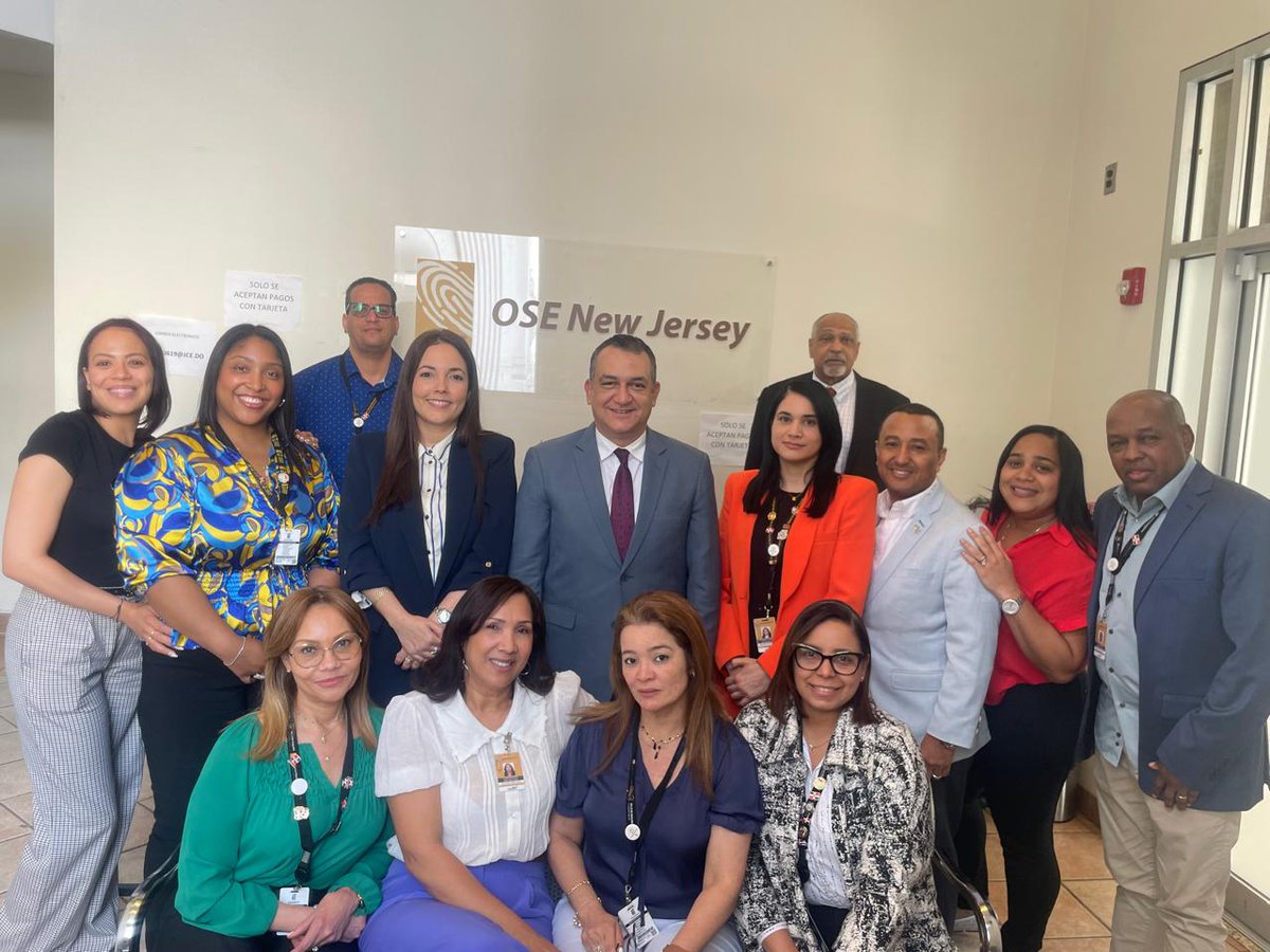 Como parte de la agenda de trabajo de hoy, el #PdteJCE, Román Jáquez Liranzo (<a href="/RomnJquez/">Román Andrés Jáquez Liranzo</a>) junto a la miembro titular del Pleno, Hirayda Fernández Guzmán (<a href="/hiraydamarcelle/">Hirayda Fernández Guzmán</a>) se reunió con el cónsul general de la República Dominicana en New Jersey, José Santana (<a href="/BERTICOSANTANA/">BERTICO SANTANA</a>),