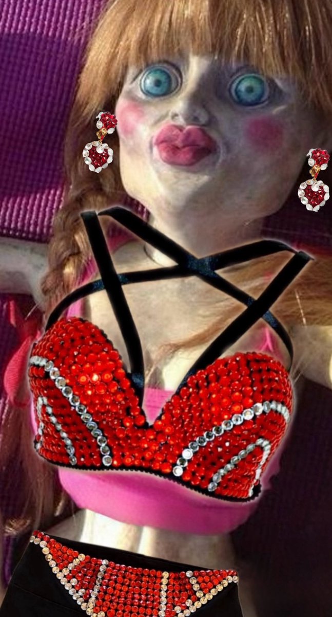 WhoNeedsForever's tweet photo. Annabelle after her first day in Texas 
👁️👄👁️ #annabelle #anythingforselenas https://t.co/gEe6XWurkE