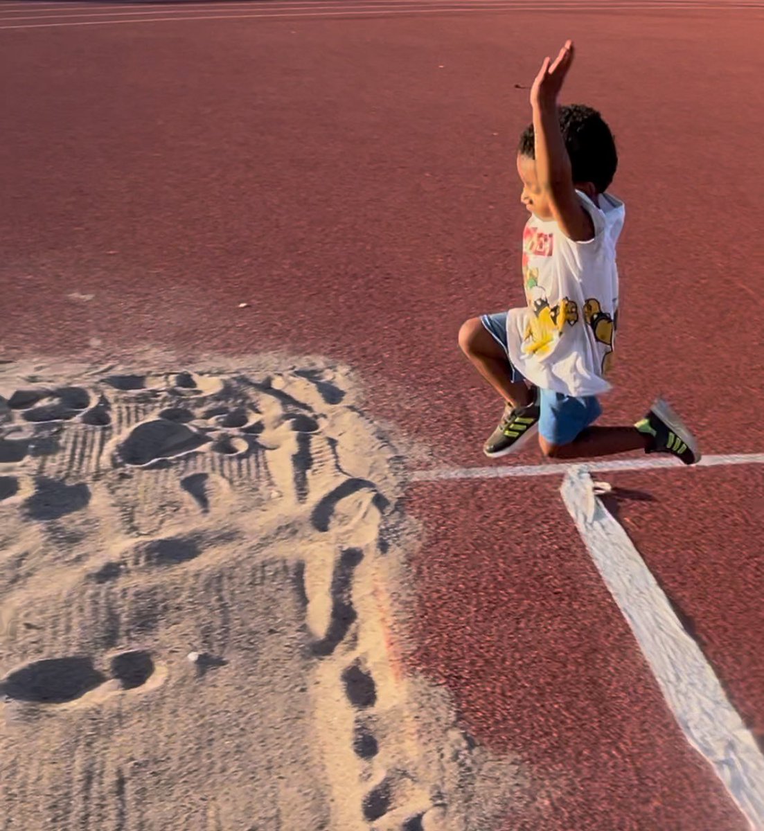 Coach_PayneBAP's tweet photo. @usatf he only 3 but I think he ready 😂 #track #longjumper #trackkid https://t.co/SR8MxfJ97x