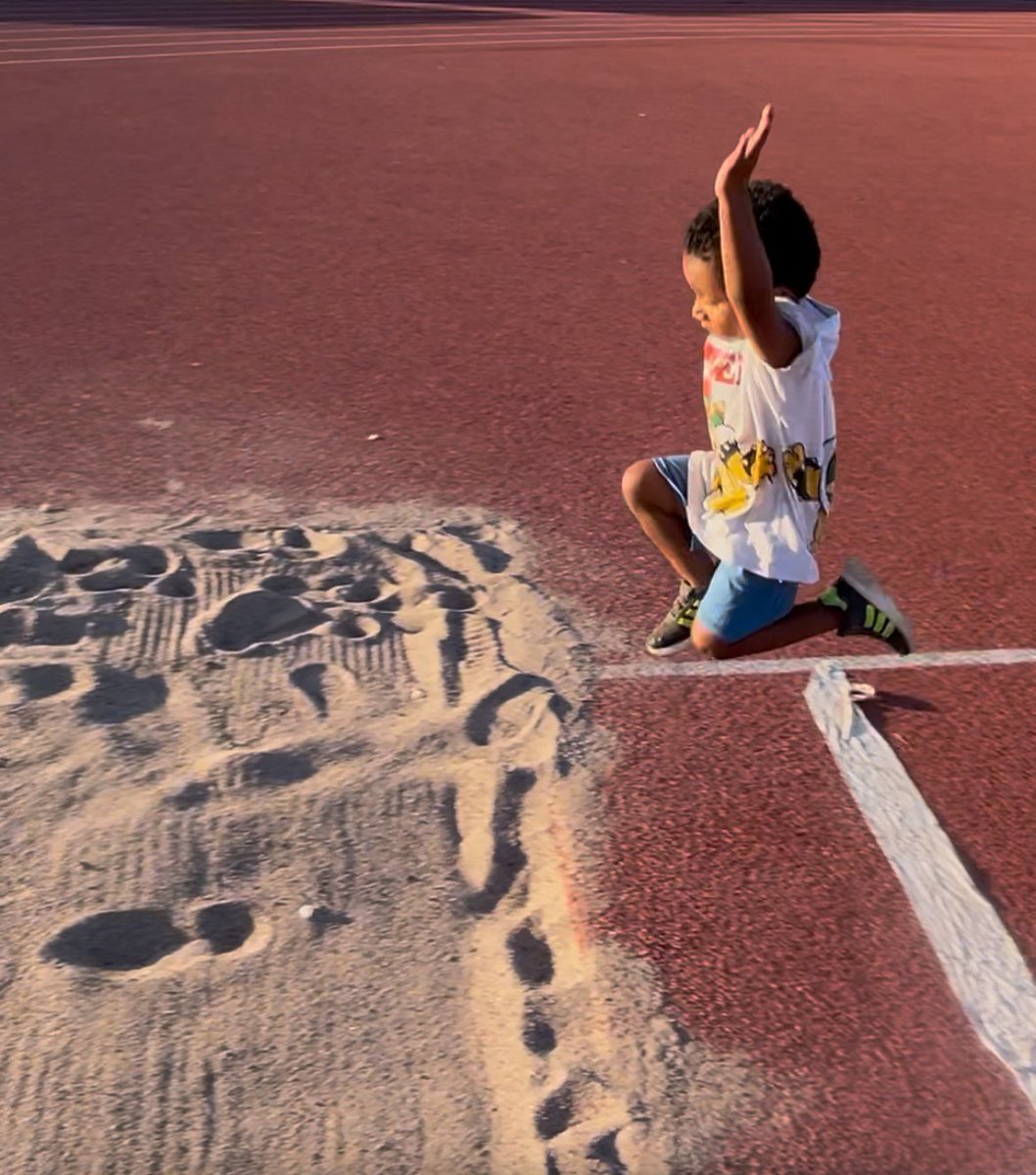 Coach_PayneBAP's tweet photo. @usatf he only 3 but I think he ready 😂 #track #longjumper #trackkid https://t.co/SR8MxfJ97x