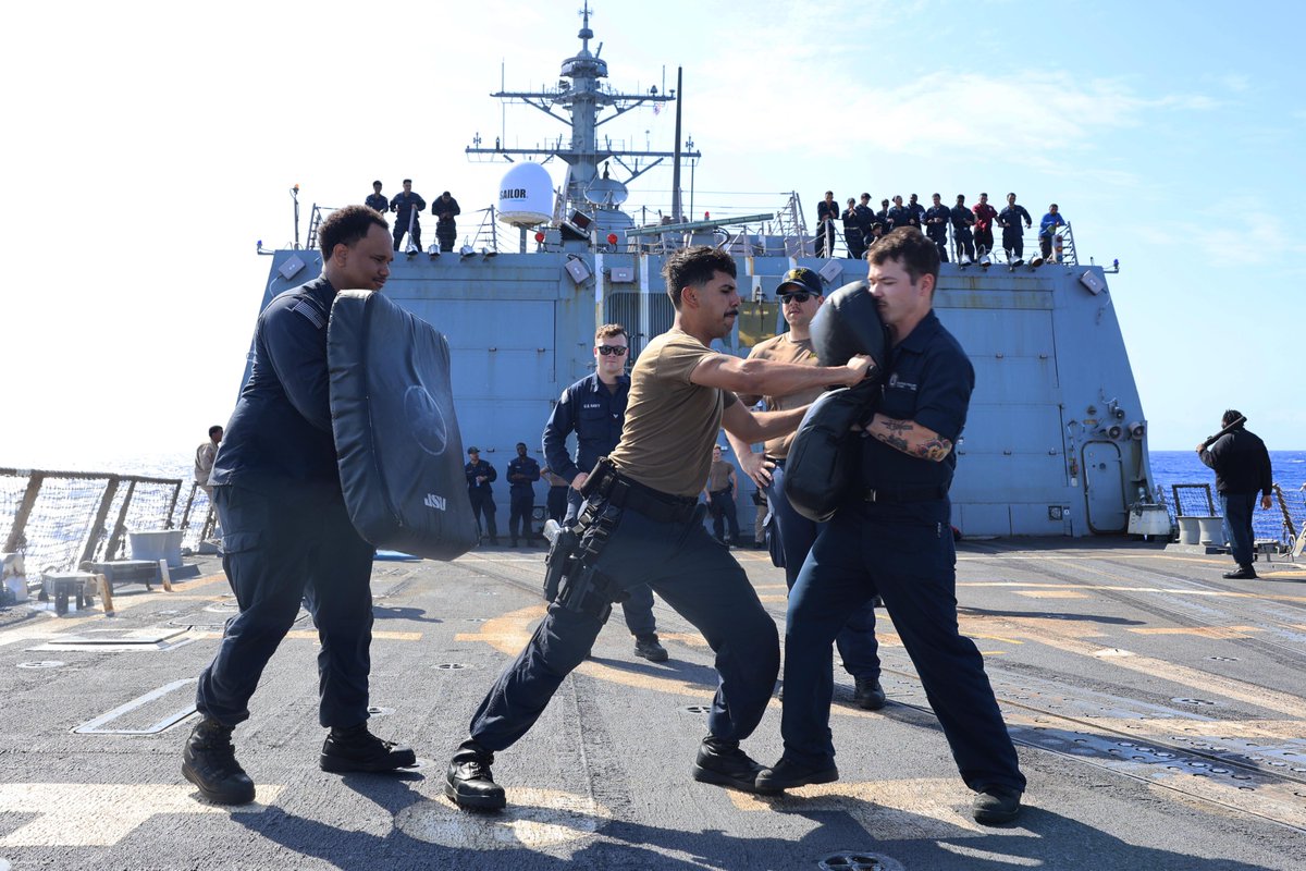 The USS Gravely (DDG 107) is sharpening its Security Reaction Force skills in the North Atlantic Ocean, reinforcing its commitment to supporting maritime interdiction missions.

#SouthernBorder #BorderSecurity