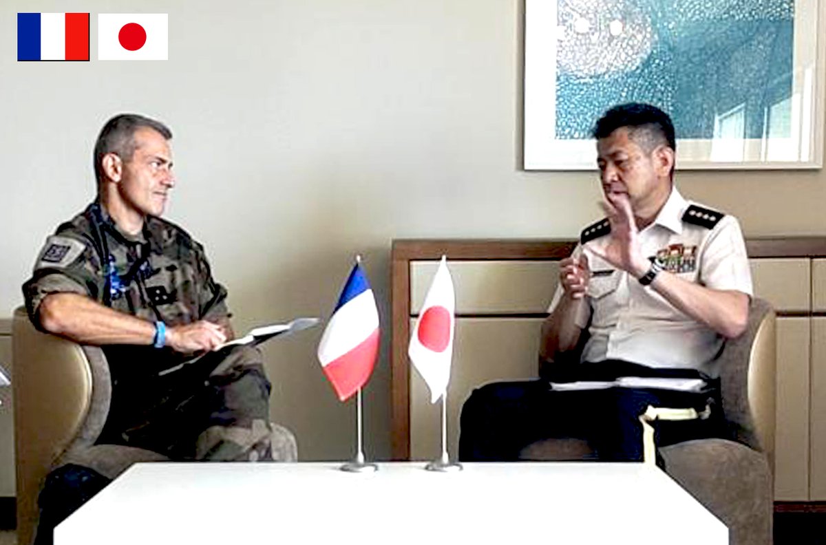 JGSDF_pr's tweet photo. 🇫🇷🇱🇰🇲🇳🇦🇺🇯🇵森下陸上幕僚長は、5月15日、太平洋地上軍シンポジウム(#LANPAC)において、ラティル・ニューカレドニア・フランス軍司令官、ロドリゴ・スリランカ陸軍���謀長、ツォクトジャルガル・モンゴル陸軍司令官及びスチュアート・オーストラリア陸軍本部長と懇談等を通じて意見交換を行いました。
#陸上自衛隊 は、LANPACでの各国陸軍種トップとの懇談を通じ、同盟国・同志国が連携して地域の平和と安定、繁栄に貢献していくことの重要性を共有しました。🇫🇷🇱🇰🇲🇳🇦🇺🇯🇵