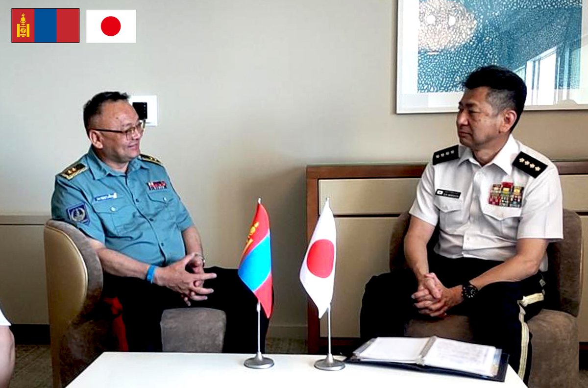JGSDF_pr's tweet photo. 🇫🇷🇱🇰🇲🇳🇦🇺🇯🇵森下陸上幕僚長は、5月15日、太平洋地上軍シンポジウム(#LANPAC)において、ラティル・ニューカレドニア・フランス軍司令官、ロドリゴ・スリランカ陸軍���謀長、ツォクトジャルガル・モンゴル陸軍司令官及びスチュアート・オーストラリア陸軍本部長と懇談等を通じて意見交換を行いました。
#陸上自衛隊 は、LANPACでの各国陸軍種トップとの懇談を通じ、同盟国・同志国が連携して地域の平和と安定、繁栄に貢献していくことの重要性を共有しました。🇫🇷🇱🇰🇲🇳🇦🇺🇯🇵