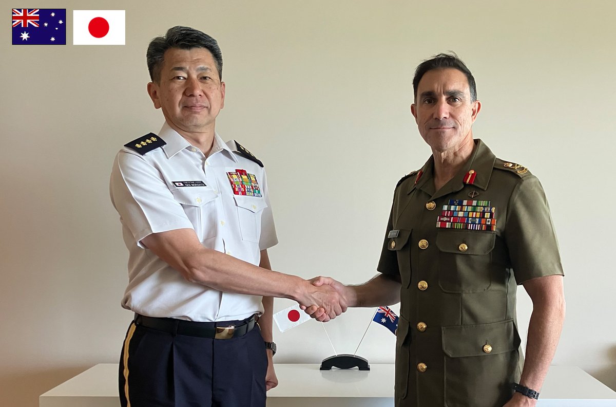 JGSDF_pr's tweet photo. 🇫🇷🇱🇰🇲🇳🇦🇺🇯🇵森下陸上幕僚長は、5月15日、太平洋地上軍シンポジウム(#LANPAC)において、ラティル・ニューカレドニア・フランス軍司令官、ロドリゴ・スリランカ陸軍���謀長、ツォクトジャルガル・モンゴル陸軍司令官及びスチュアート・オーストラリア陸軍本部長と懇談等を通じて意見交換を行いました。
#陸上自衛隊 は、LANPACでの各国陸軍種トップとの懇談を通じ、同盟国・同志国が連携して地域の平和と安定、繁栄に貢献していくことの重要性を共有しました。🇫🇷🇱🇰🇲🇳🇦🇺🇯🇵