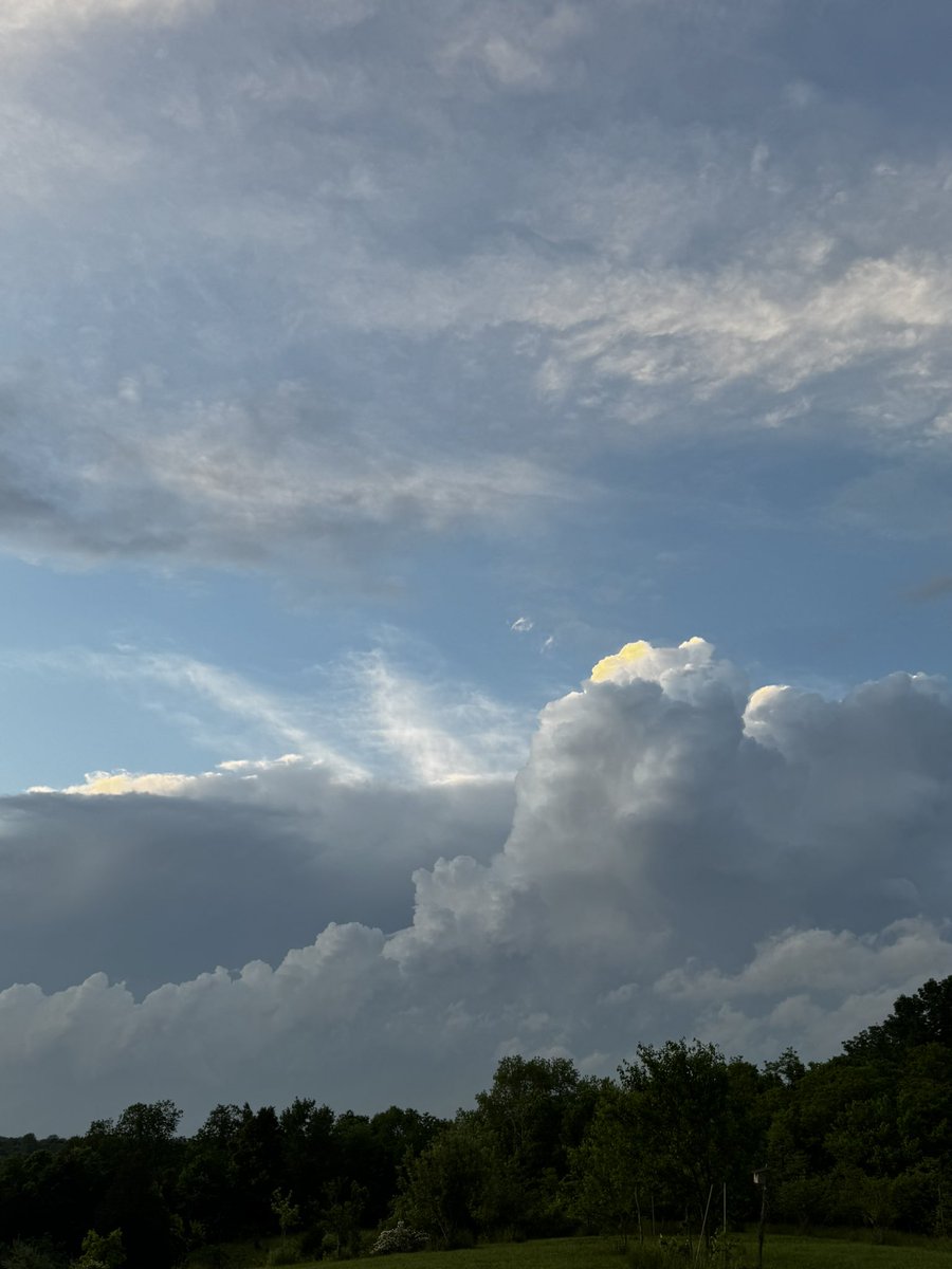 IndianaWilding's tweet photo. Stormy sunset https://t.co/PsHFDtQIis