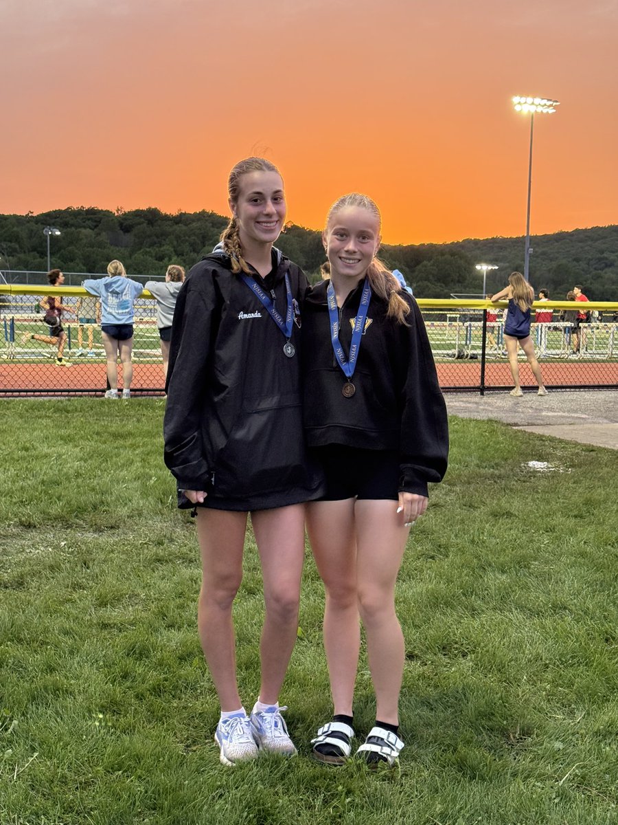 TrackWm's tweet image. Congratulations to Amanda Harvey &amp;amp; Ciara Clinton for placing 2 &amp;amp; 3 in the 3200 at State Sectionals today!  Both advance to State Groups!  Proud of you ladies!  @WMAthleticDept @WmTrack @WMTHSPrincipal