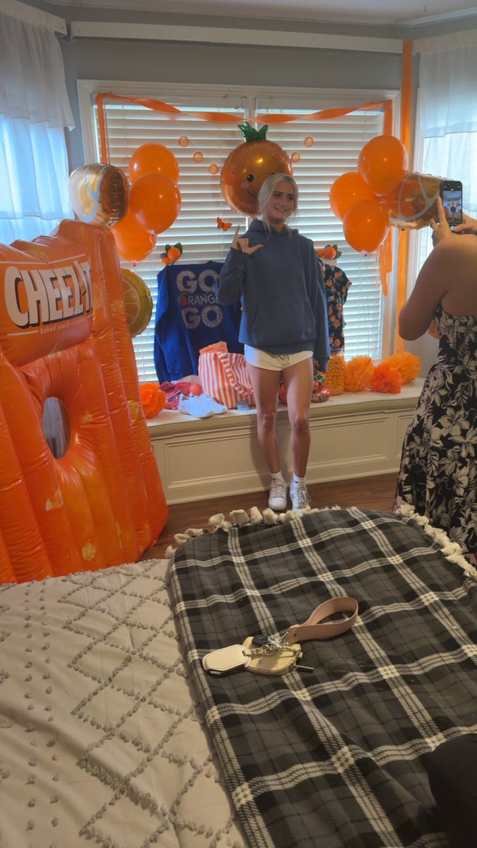 HEY GUYS MY BEST FRIEND IS A ORANGE RAY 🍊🍊🍊🍊🍊