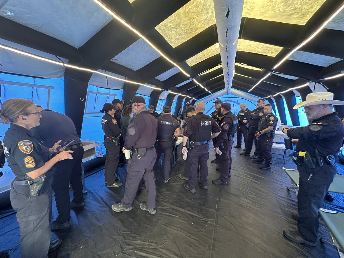 DavidBJasper's tweet image. The Harris County Sheriff’s Office (HCSO) is supporting the Galveston County Sheriff’s Office and other law enforcement and first responders to maintain public safety at Crystal Beach/Bolivar Peninsula during Jeep Weekend. Their presence will continue throughout the weekend.