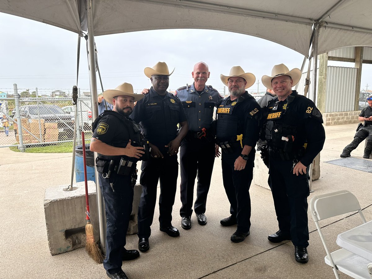 DavidBJasper's tweet image. The Harris County Sheriff’s Office (HCSO) is supporting the Galveston County Sheriff’s Office and other law enforcement and first responders to maintain public safety at Crystal Beach/Bolivar Peninsula during Jeep Weekend. Their presence will continue throughout the weekend.