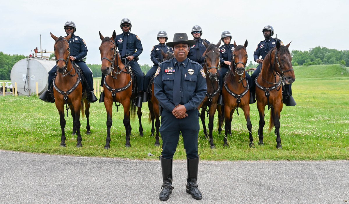 We proudly recognize our newly graduated Mounted Patrol officers! These officers trained hard, built trust with their new best friends, and committed to serving from a higher altitude. Congratulations to these men and women, your perseverance is commendable!

#MountedPatrol