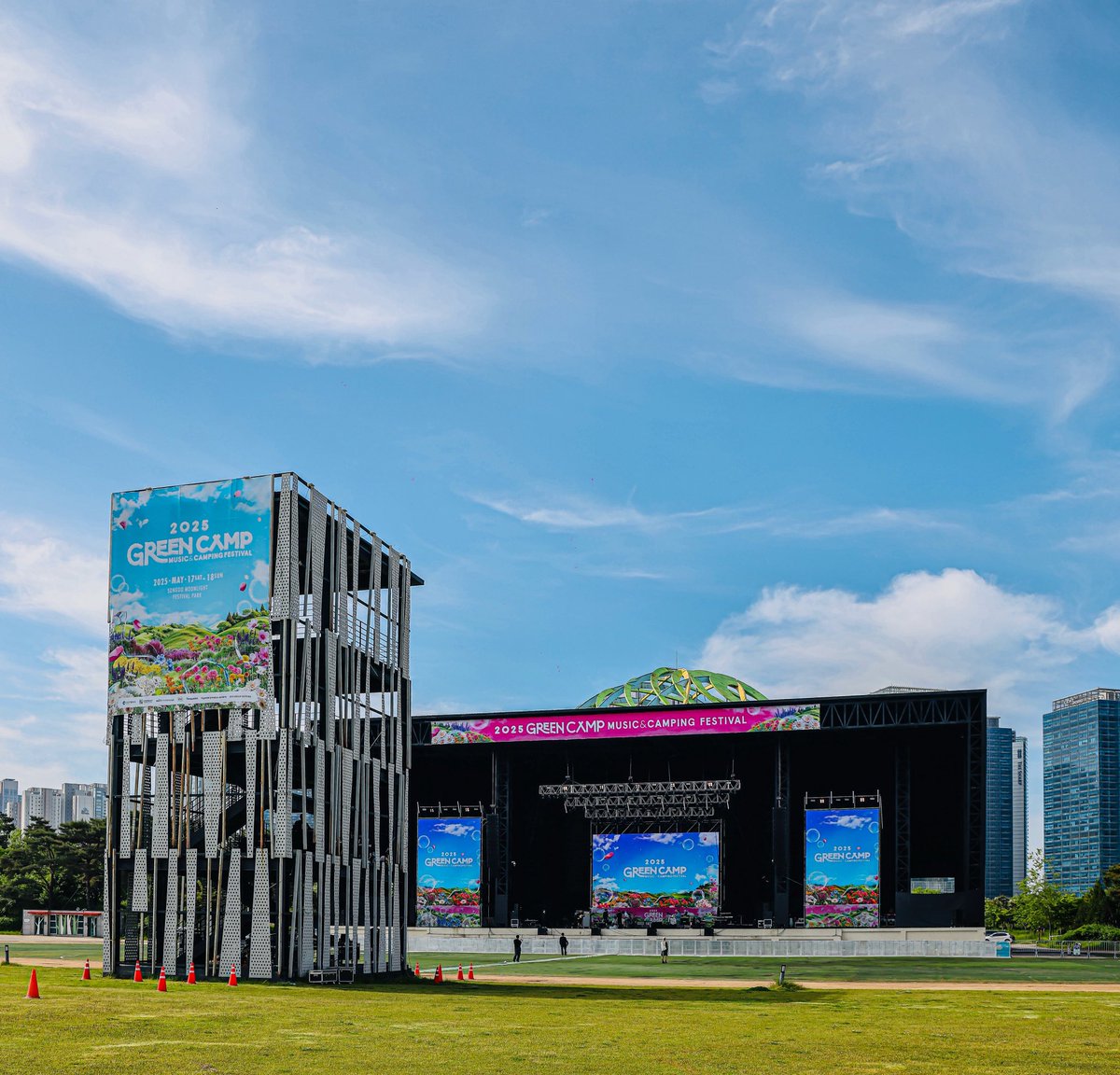 [🎉 GREENCAMP FESTIVAL D-DAY]
오늘, 일상에 특별한 순간 
그린캠프페스티벌 2025의 DAY1이 시작됩니다.

📍 그캠페의 순간을 #그린캠프 #그캠페 로 공유해주세요. 우리의 이야기를 함께 만들어주세요!

🫧 티켓부스 오픈: 10:00 
🚪 게이트 오픈: 11:00 
🎵 공연 시작: 13:00 
⛺ 캠핑존 입촌:
