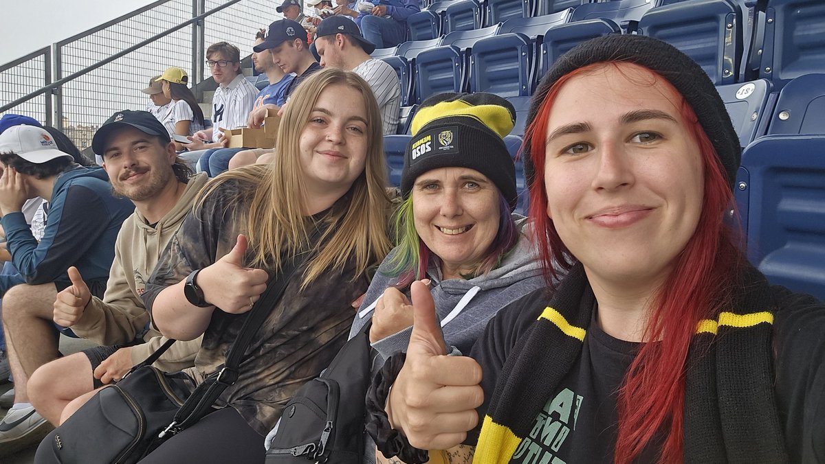 DeepPacificBlue's tweet image. #RepBX all the way from Australia to watch this game