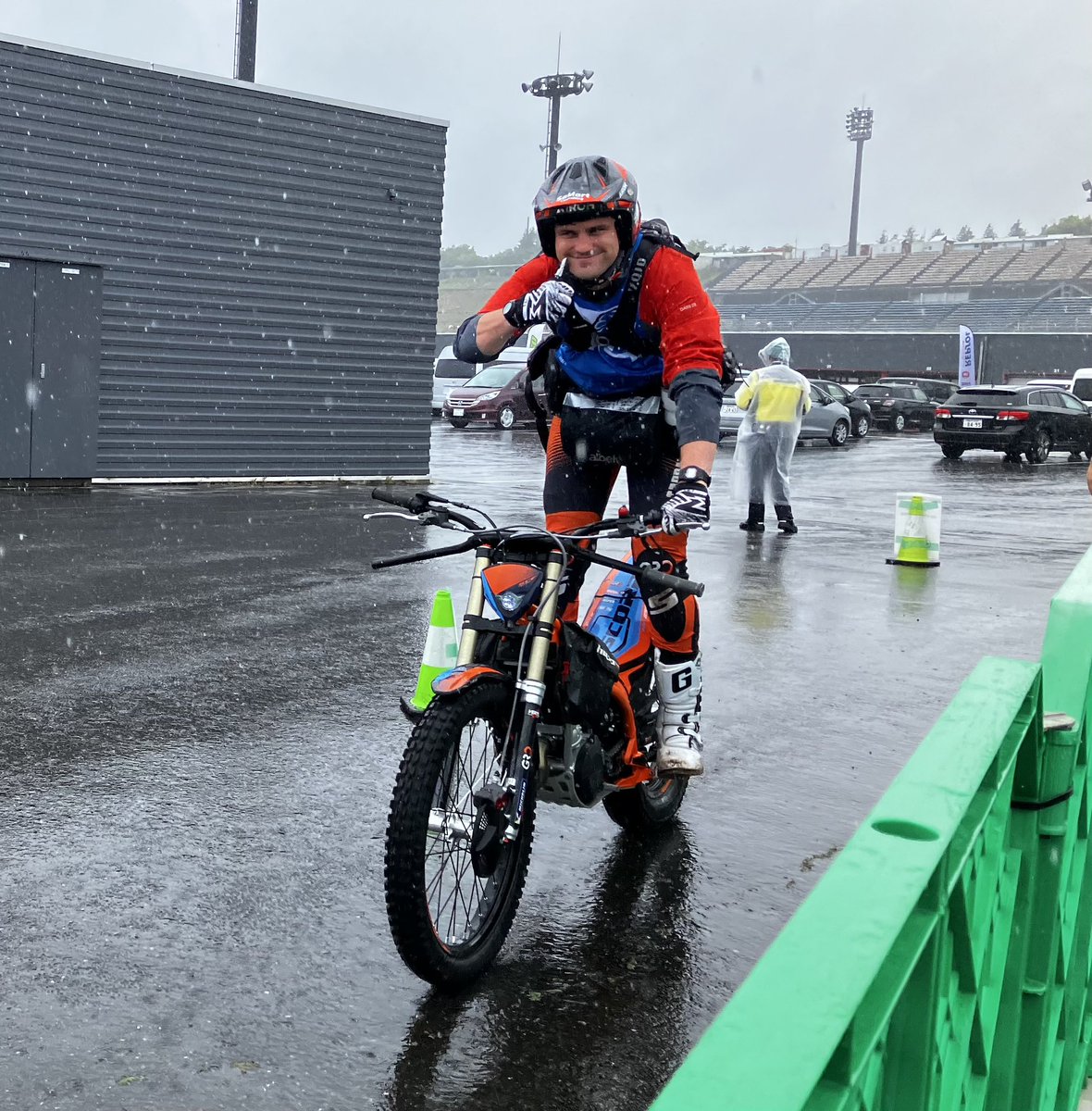 moriwaki19's tweet image. おはようございます。もてぎでは「Webike Festival」と「WORLD TRIAL JAPAN」がスタートしました!
モリワキブースでは全日本トライアルチャンピオン #小川友幸 選手もオススメのモリワキ最中の販売とモリワキグッズを販売中! モリワキフラッグもプレゼント。
お待ちしています！

#モリワキ #webike